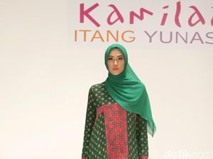 Foto: Koleksi Busana Kamilaa by Itang Yunasz di Tanah Abang