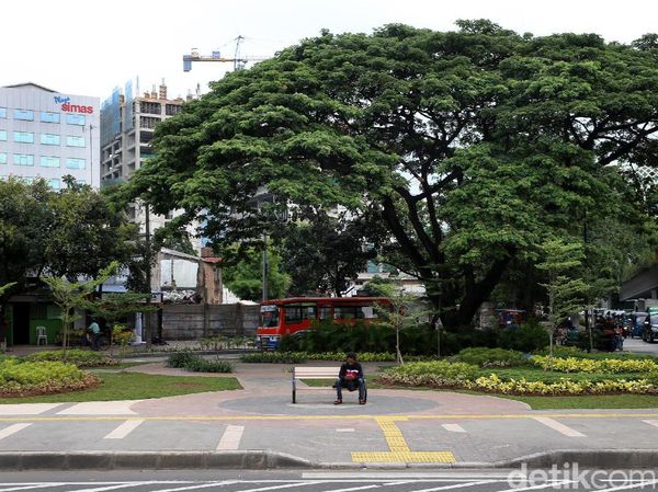 Senyaman Ini Taman di Jalur Pedestrian Tanah Abang