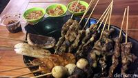 Di Bandung Ada Sate Paru dan Kulit Ayam yang Enak Dicocol Sambal Pedas