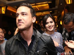 Alasan Ilmiah Orang Jadi Baper Lihat Kemesraan Hamish Daud & Raisa