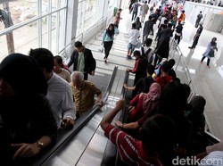 Viral Anker Lari-larian Lawan Arah di Eskalator, KAI Commuter Buka Suara