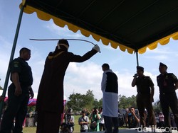 Pelaku Pencabulan Anak di Aceh Besar Dihukum Cambuk 112 Kali