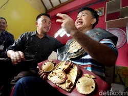 Kondisi Membaik, Ellyas Pical Tinju Menpora Imam Nahrawi