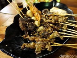 Babakaran: Nikmatnya Sate Paru, Udang dan Telur Puyuh Dicocol Sambal Kang Emil