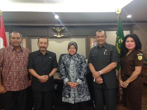 Risma Konsultasi ke Kejagung untuk Pertahankan Aset Pemkot Surabaya