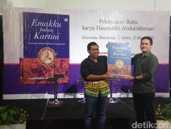 Kolomnis Kang Hasan Luncurkan Buku Berjudul Emakku bukan Kartini