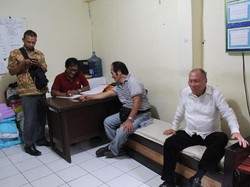 Ingin Jual Batu Gambar Sukarno ke Raja Salman, 2 Pria Diamankan