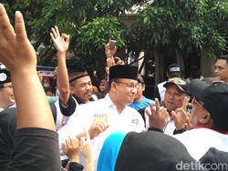 Saat Anies Mengangkat Tangan dan Berjoget Lagu Terajana