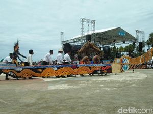 Serunya Pesta Rakyat di Pembukaan Sidang Sinode GKI XVII Raja Ampat Serunya Pesta Rakyat di Pembukaan Sidang Sinode GKI XVII Raja Ampat