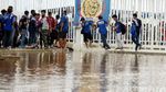 Suporter Berdatangan di Stadion Pakansari