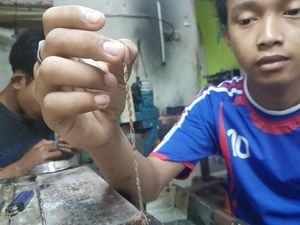 Di Serang, Ada Kampung Pengrajin Cincin dan Kalung Emas