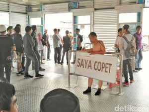 Begini Aksi Copet yang Dipajang di Halte TransJ Harmoni