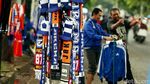 Pedagang Atribut Mulai Serbu Stadion Pakansari