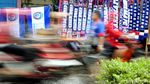 Pedagang Atribut Mulai Serbu Stadion Pakansari
