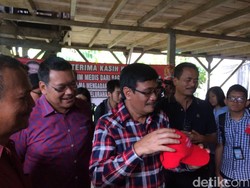 Hadiri Pengobatan Gratis di Jaksel, Djarot Sempatkan Cek Tensi