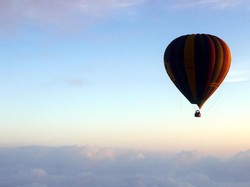 Seru! Naik Balon Udara Menikmati Indahnya China