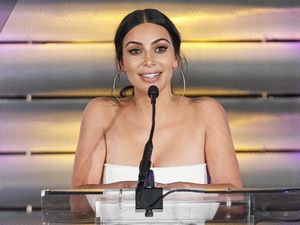 Hiii.. Wajah Kim Kardashian Dibekam Demi Awet Muda