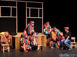 Cerita Generasi Penerus Grup Teater Tubuh Sena Didi Mime