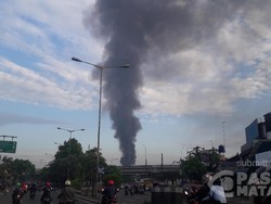 Lapak Barang Bekas dan Rumah Semipermanen di Duren Sawit Terbakar