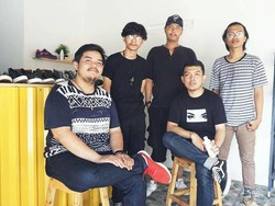 5 Sekawan Ini Bisnis Cuci Sepatu Beromzet Jutaan