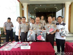 Pemalak Sopir Truk Dibekuk, Modusnya Jual Stiker Rp 30 Ribu