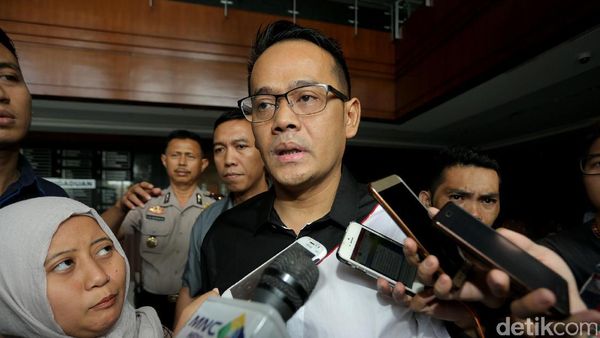 Suami Inneke Koesherawati Jalani Sidang Perdana Suami Inneke Koesherawati Jalani Sidang Perdana