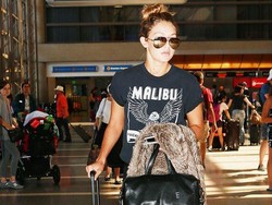 Ini Bahaya Pakai Legging Saat Naik Pesawat