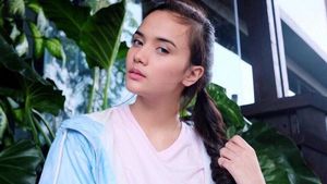Tatapan Tajam Damita Argoebie