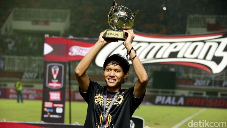 Adam Alis: Hadiah Pemain Terbaik Piala Presiden untuk Pergi Haji Orang Tua Adam Alis: Hadiah Pemain Terbaik Piala Presiden untuk Pergi Haji Orang Tua