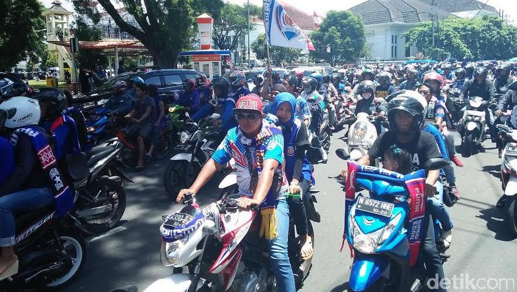 Polisi Larang Aremania Datang ke Bandung Polisi Larang Aremania Datang ke Bandung