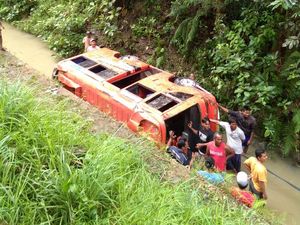 Bus Angkut 12 Pelajar di Kebumen Nyemplung ke Sungai