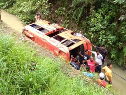 Bus Angkut 12 Pelajar di Kebumen Nyemplung ke Sungai