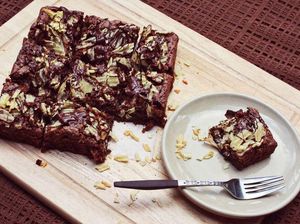 Nyamm! Malam Ini Enaknya Ngopi Plus Ngemil Brownies di Sini