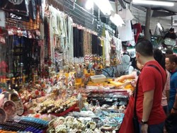 Belanja Oleh-Oleh di Wat Arun Thailand, Bisa Pakai Rupiah!