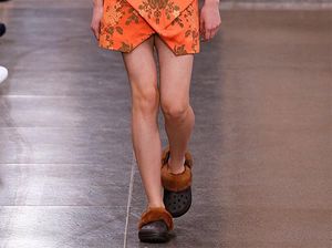 Sepatu Crocs Bekas Laris di Situs Belanja, Akankah Jadi Tren Lagi?