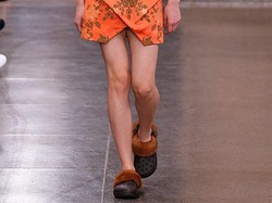 Kembali Tren, Sepatu Crocs Berbulu Seharga Rp 4,5 Juta Terjual Habis