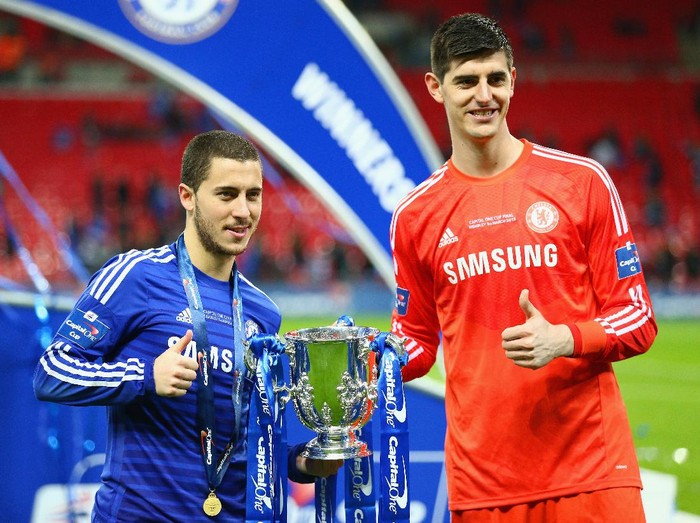 LONDON, ENGLAND - MARCH 01:  Eden Hazard and Thibaut Courtois of Chelsea pose with the trophy during the Capital One Cup Final match between Chelsea and Tottenham Hotspur at Wembley Stadium on March 1, 2015 in London, England.  (Photo by Clive Mason/Getty Images)