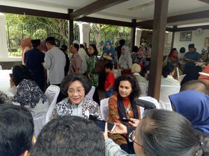 Keluarga Peringati Haul Bung Hatta Ke-37 di TPU Tanah Kusir