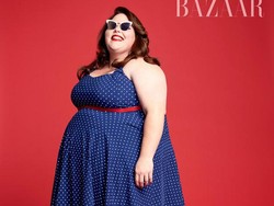 Saat Aktris Plus Size Berpose Seksi dalam Balutan Swimsuit