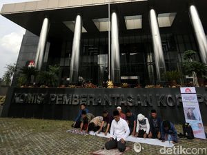 KPK Periksa Direktur Solo Paragon Terkait Dugaan Aliran Dana Korupsi KPK Periksa Direktur Solo Paragon Terkait Dugaan Aliran Dana Korupsi