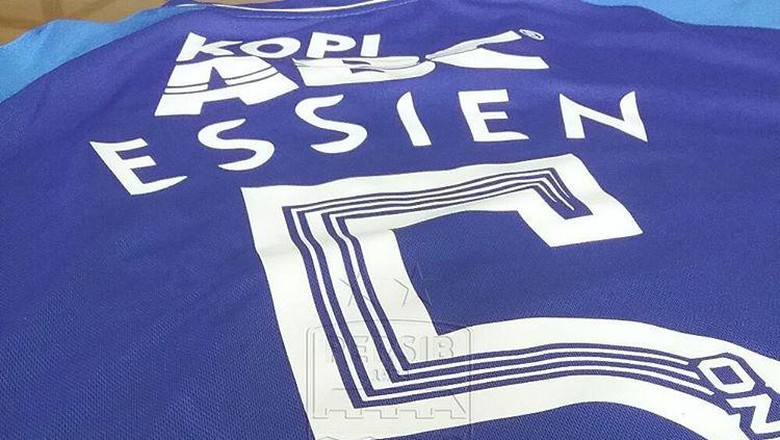 Resmi Gabung Persib, Essien Pakai Nomor Punggung 5 Resmi Gabung Persib, Essien Pakai Nomor Punggung 5