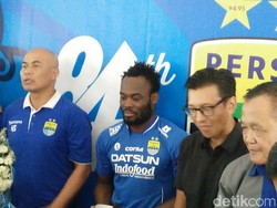 Jersey Essien di Persib Laris Manis