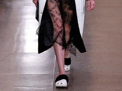 Sandal Crocs Tuntut 20 Perusahaan, Tuding Desainnya Diplagiat