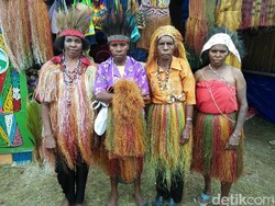 Yang Kamu Belum Tahu Dari Papua, Baju Kain Rumput