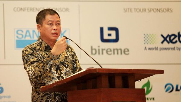 Ignasius Jonan Hadiri Pameran Gas Bumi