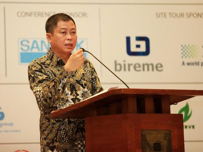 Ignasius Jonan Hadiri Pameran Gas Bumi