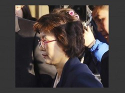 Lupa Copot Roll Rambut ke Persidangan, Hakim Wanita Ini Malah Dipuji