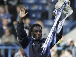 Essien Mau Persembahkan Trofi untuk Persib