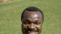 2. Roger Milla (Kamerun). Legenda sepakbola Afrika ini tampil di Piala Dunia 1982, 1990, dan 1994. Pertandingan terakhirnya dijalani dalam usia 42 tahun, 1 bulan, dan 8 hari. (Foto: Getty Images)