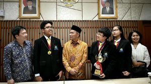 Mendikbud Sapa Pelajar Peraih 44 Medali Emas